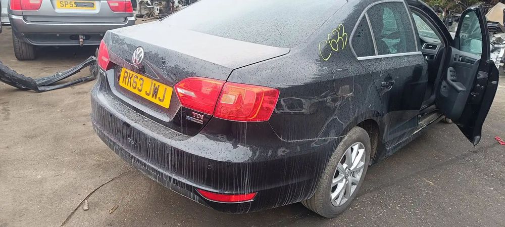 Dezmembrari / Dezmembrez VW Jetta 4 162 1.6 TDI CAYC cutie viteze manuala 5 trepte cod culoare LC9X