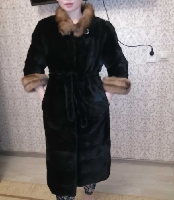 Продам шубу женскую