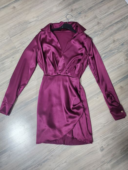 Нова сатенена рокля