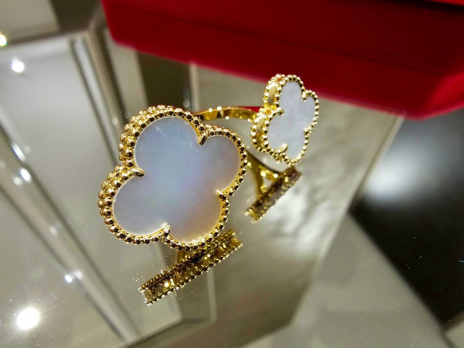 Van Cleef & Arpels VCA Gold Mother Magic Two Clovers Дамски Пръстен