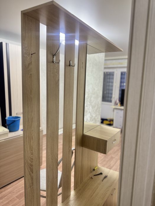 Продам прихожку с зеркалом