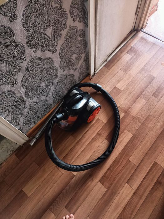 Пылесос Polaris  продам