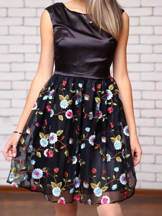 Платье сетка с вышивкой.  Новое.