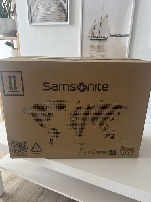 Нов куфар samsonite