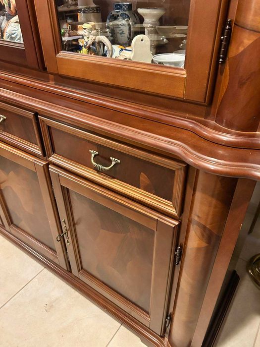 Класически витринен шкаф Холандия