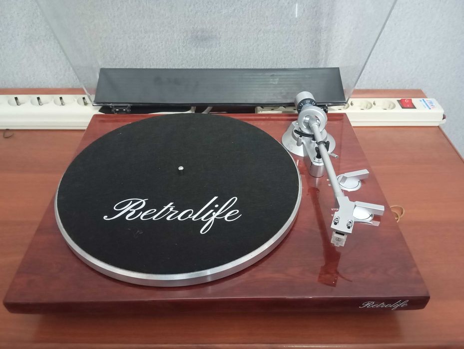 Проигрыватель винил дисков Retrolife HQ-KZ006.