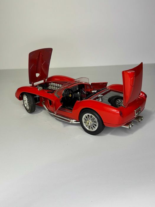 Machetă 1:18 Ferrari 250 Testa Rossa (1957) (Producător Bburago)