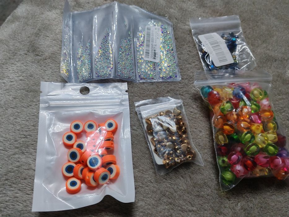 Бисер, стразы для рукоделия