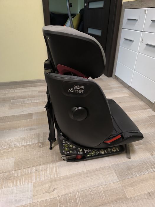 Продавам столче за кола Britax Romer- Advansafix IV R, 9-36 кг, с IsoFix