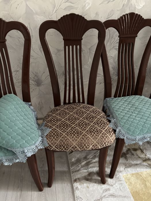 Стулья 8 штук есть