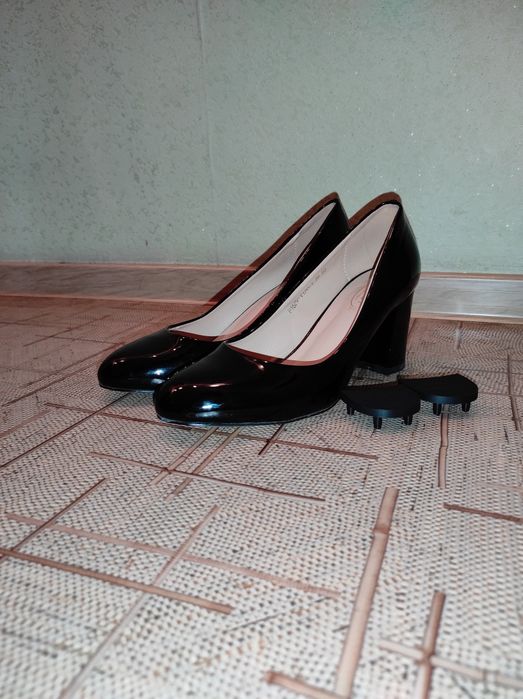 Туфли на женщин.