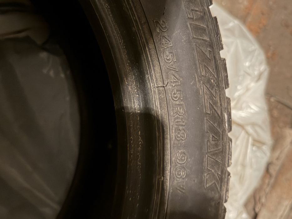 2 cauciucuri Bridgestone Blizzak 245/45/18  iarna