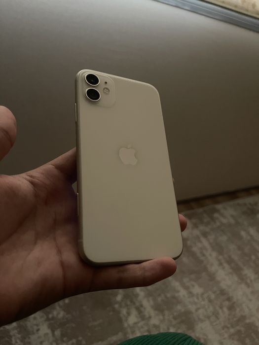 Продам айфон 11 на 128 гб