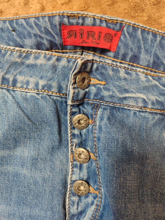 Продам женские джинсы.