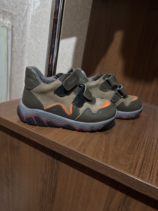 Продам ботинки детские на мальчика