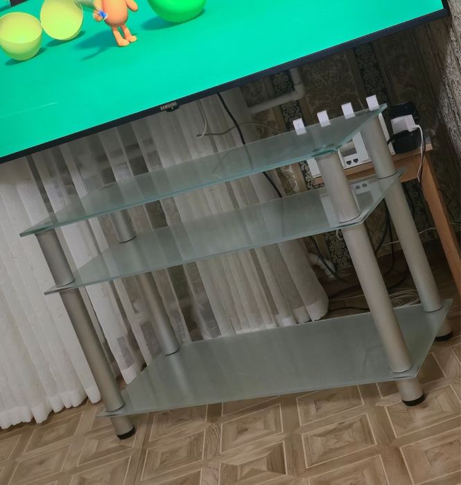 Отдам даром стол под тв