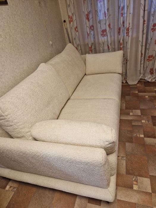 Продается диван новый