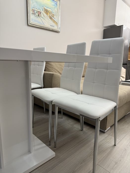 Чисто нови 4 стола