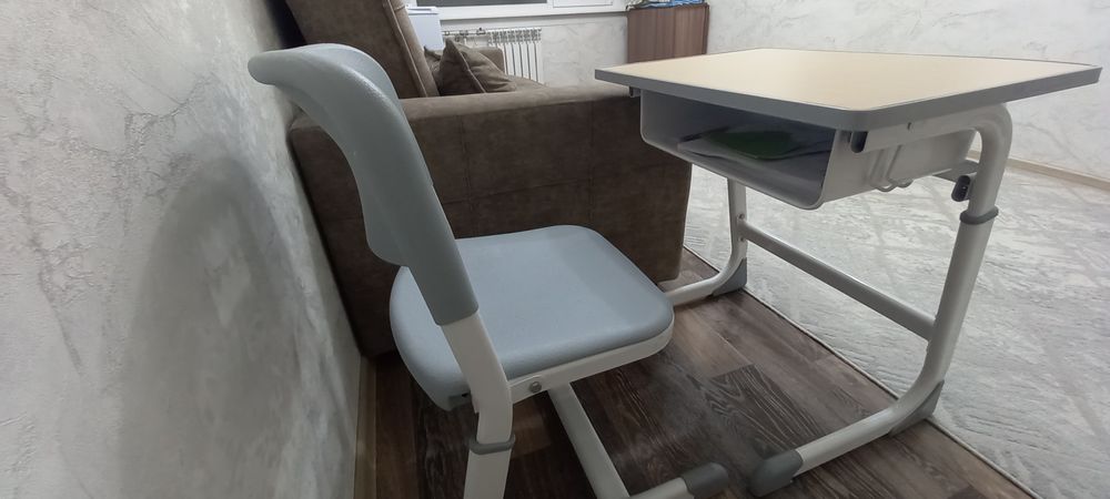 Продам детскую школьную парту