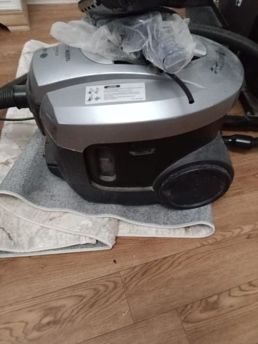 Продам пылесос моющий ,LG