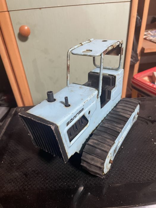 Продавам играчка трактор булгар