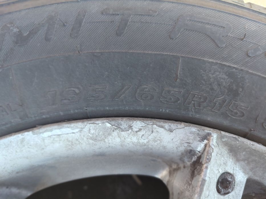 Продам шины комплект бу