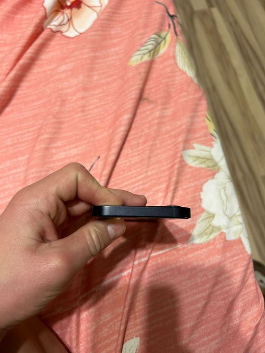 Продаю iPhone 12