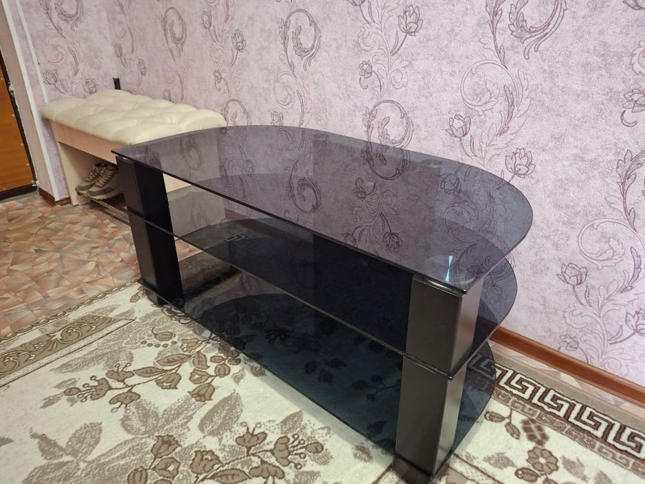 Продам тумбу под телевизор