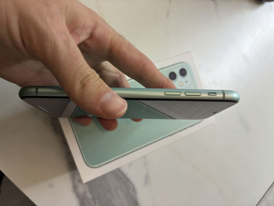Продам iphone 11 (128gb) зелёный