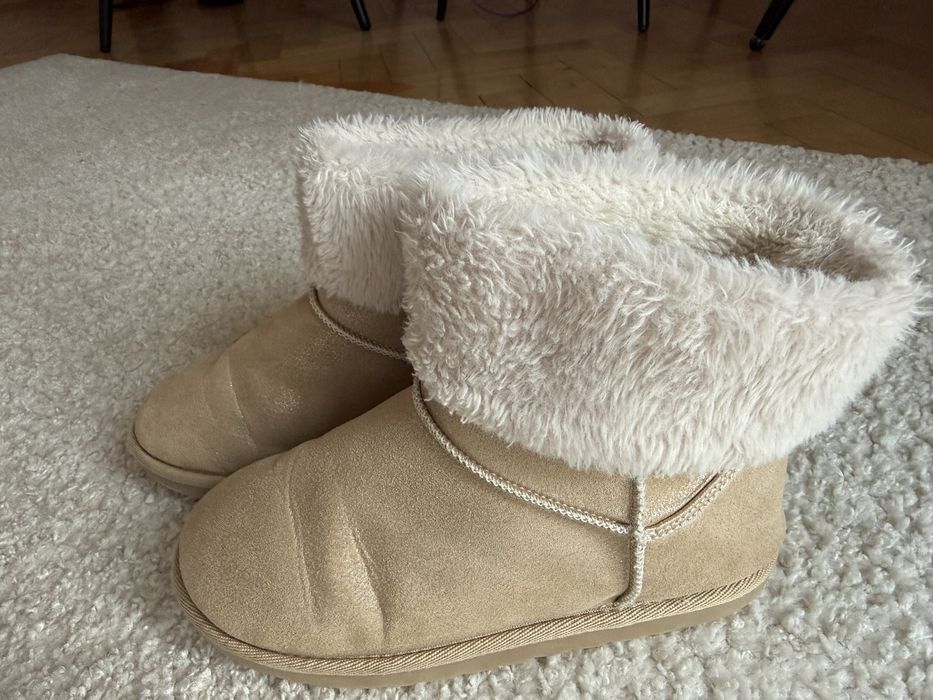 Botine imblanite, tip UGG