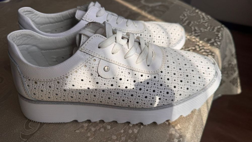 Продам кроссовки.