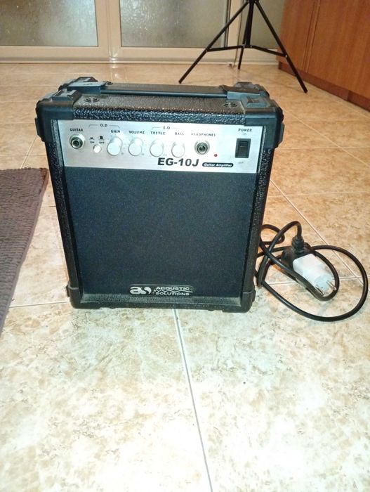 Електрическа китара Acoustic Solutions със усилвател и кабел