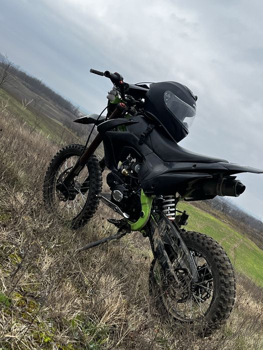 Cadrul KXD și motor tip clonă Honda.