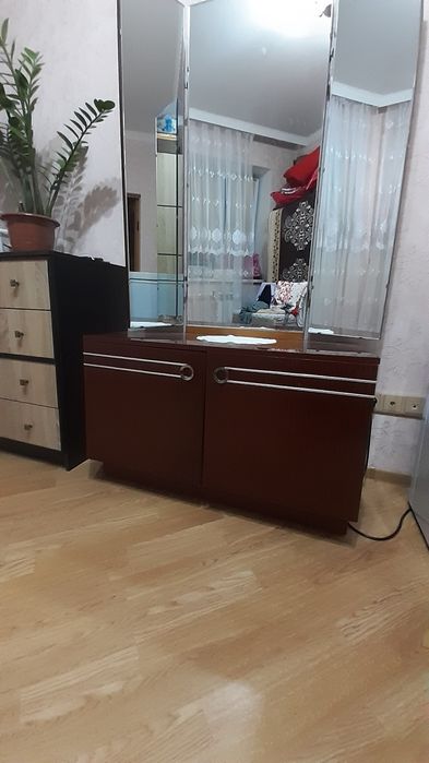 Продам Зеркало Трюмо