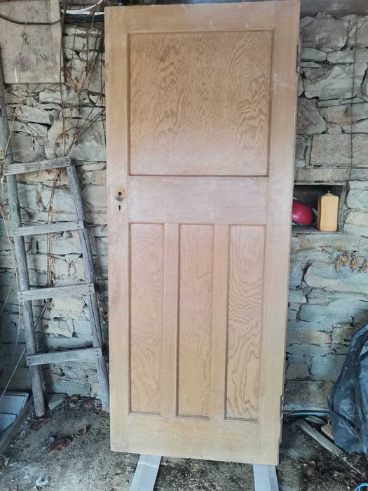 продаваме стари 4 панелни чамови врати