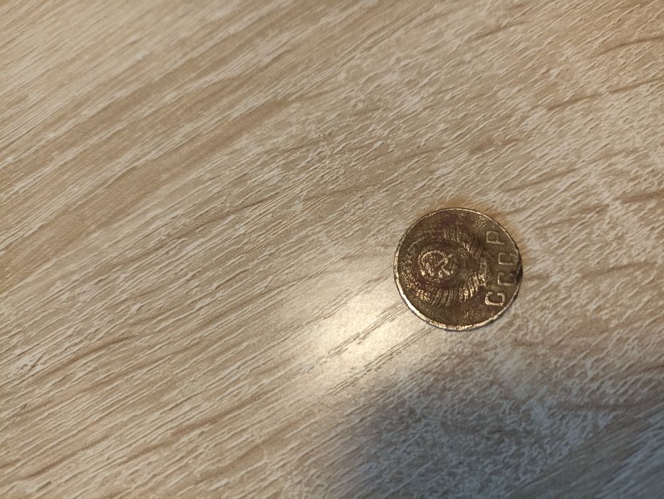 Купюра рубль, монета СССР.