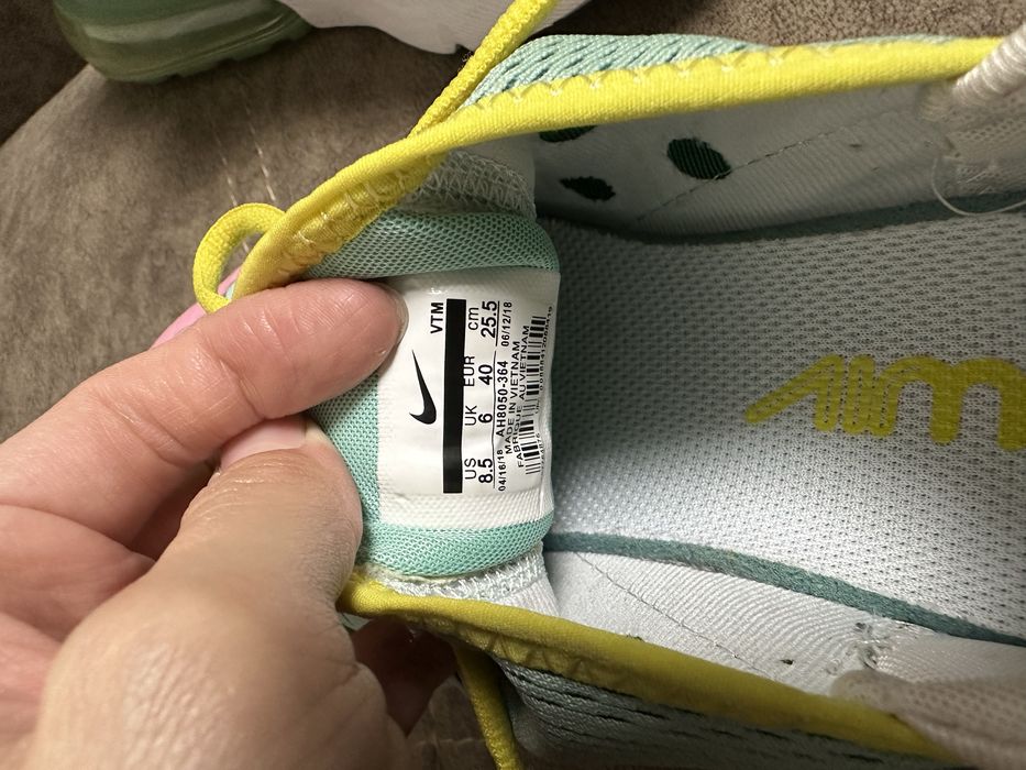 Продам кроссовки