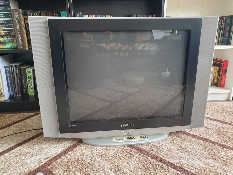 Телевизор Samsung 29 инча CW-29Z306V с намален обем в дълбочина.