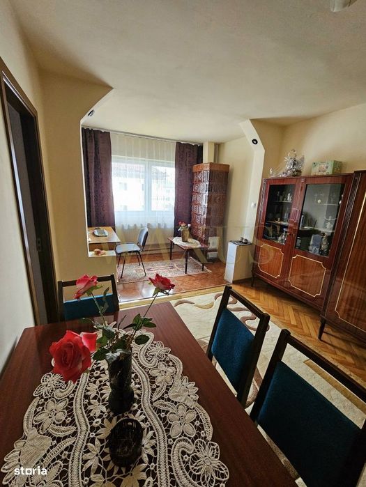 Apartament 4 camere,2 bai ,balcon ,Centru Beclean