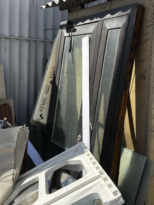 Окна и двери б/у, комплектом.