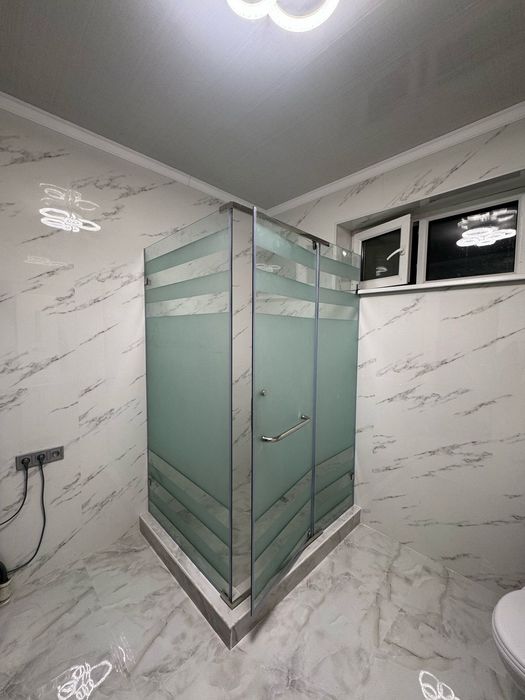 Душевые кабины стеклянные перегородки