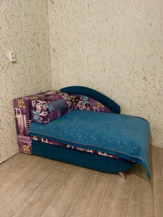Продам диванчик в хорошем состоянии