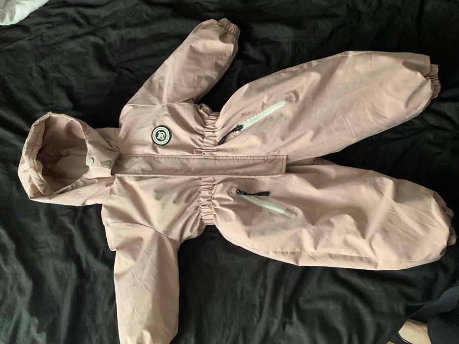 Продам комбинезон для девочки зима