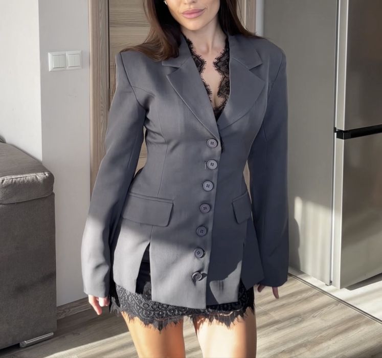 Нов комплект сако и пола