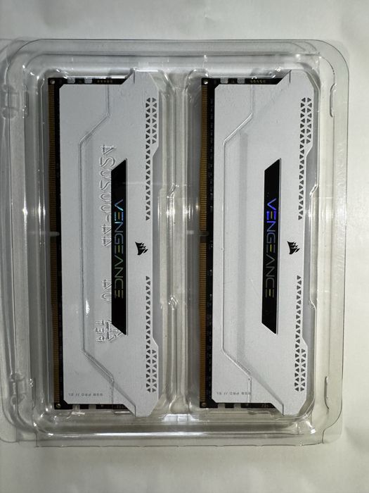 Memorii ram ddr4 3200 3600mhz 32gb  corsair 2x 16gb