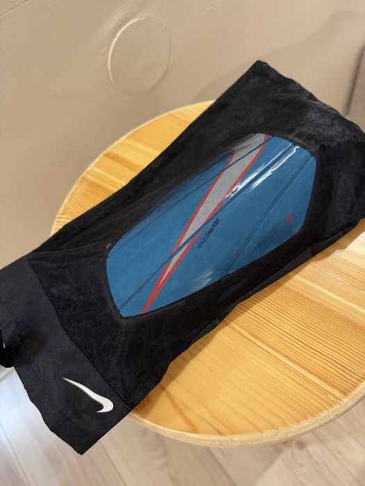 Детски футболни обувки Nike Phantom Luna II Club + Nike Charge кори