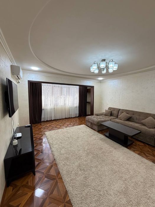 Срочно продаётся 2 ком Ойбек метро