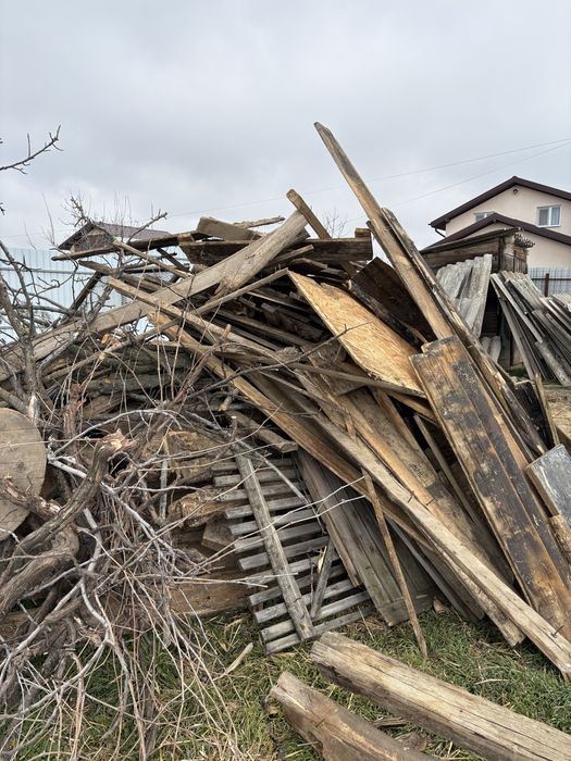Lemne de foc provenite din demolari com Merei Buzau