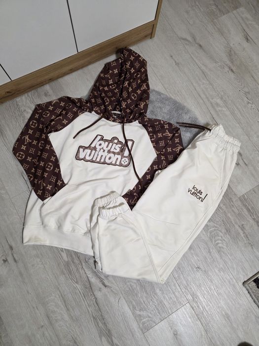 Дамски спортен комплект