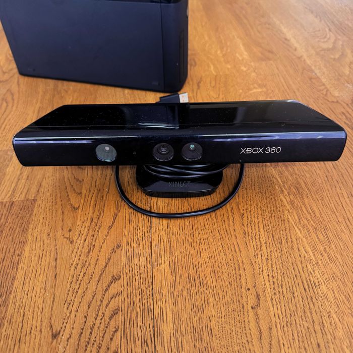 Xbox 360 E 500GB + Kinect | Много добро състояние